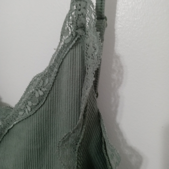 Weekend Edition Sage Green Ribbed Cropped v Neck Boho Tank w Lacey floral trim - Picture 2 of 7